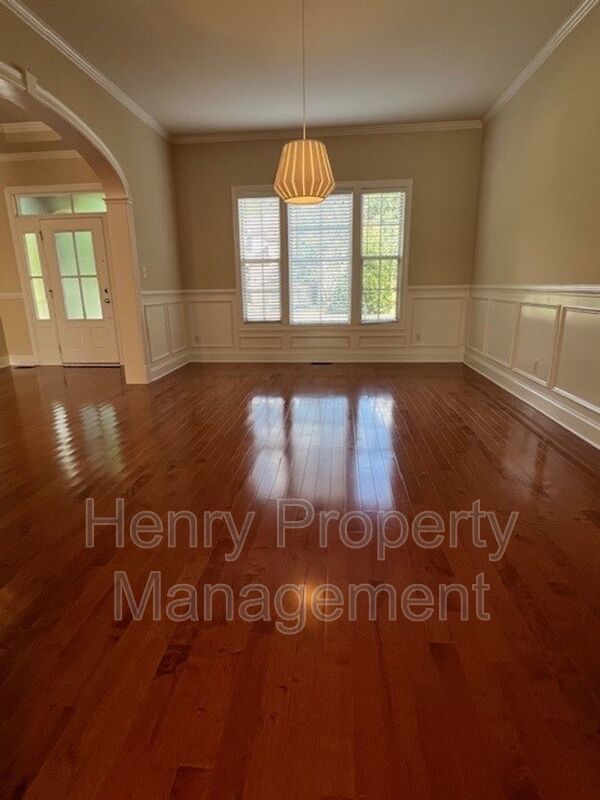 Spacious 5 Bedroom Home in Bishopsgate Subdivision Cary, NC property image