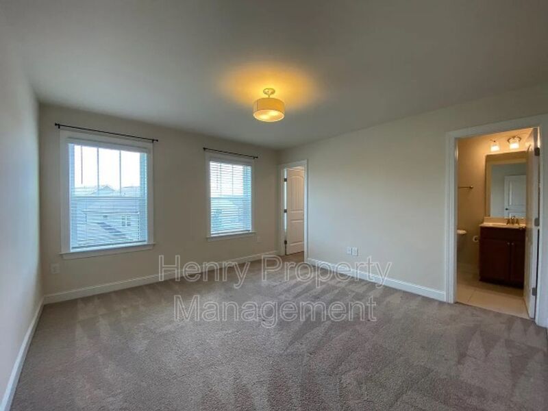 Spacious 5 Bedroom Home in Peak 502 Subdivision property image