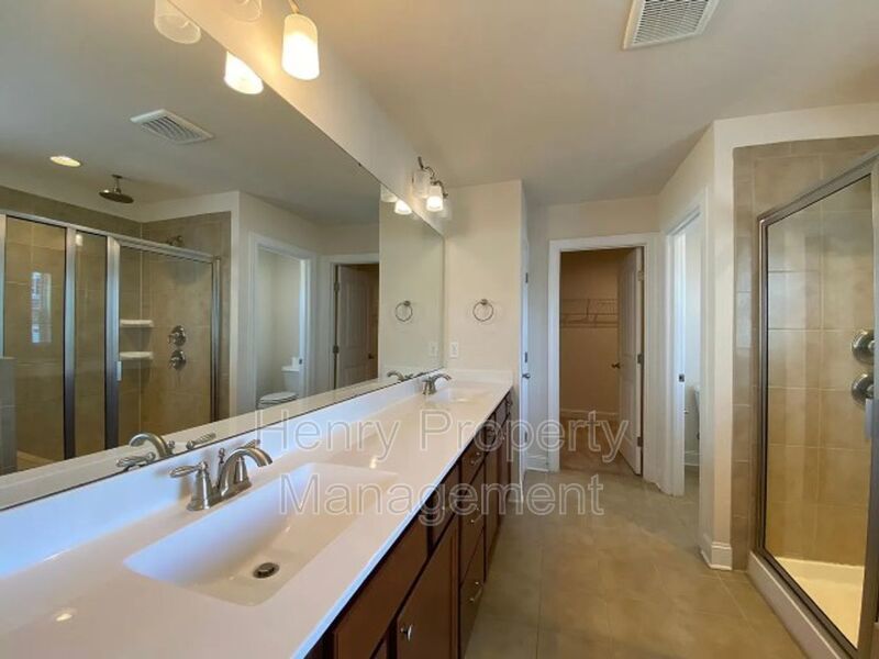 Spacious 5 Bedroom Home in Peak 502 Subdivision property image