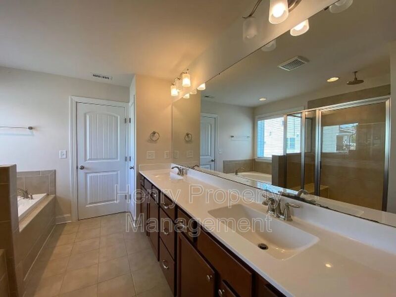 Spacious 5 Bedroom Home in Peak 502 Subdivision property image