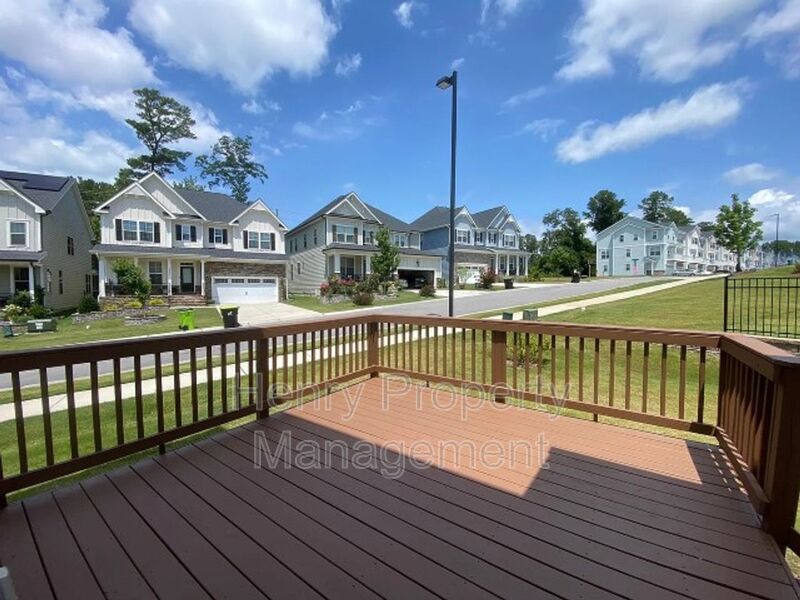 Spacious 5 Bedroom Home in Peak 502 Subdivision property image