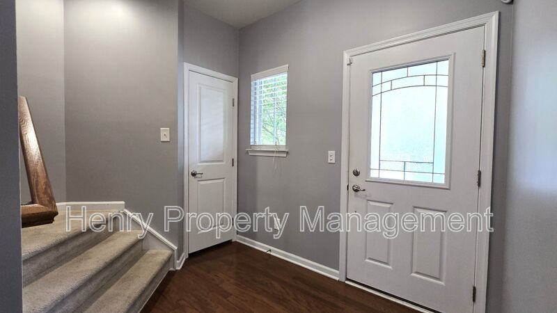 Stunning 3-Bedroom Brick End Unit Townhome in West Cary property image