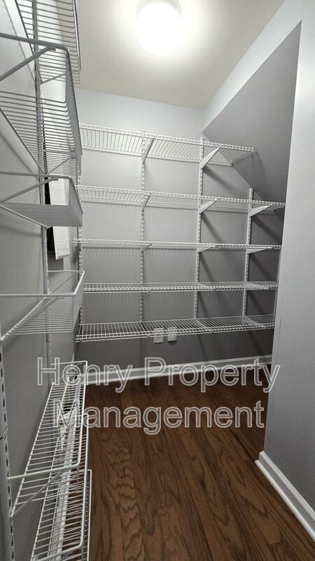 Stunning 3-Bedroom Brick End Unit Townhome in West Cary property image