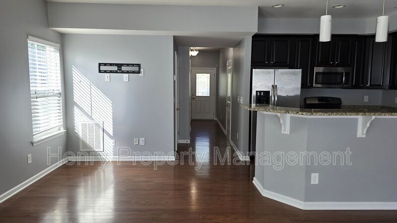 Stunning 3-Bedroom Brick End Unit Townhome in West Cary property image