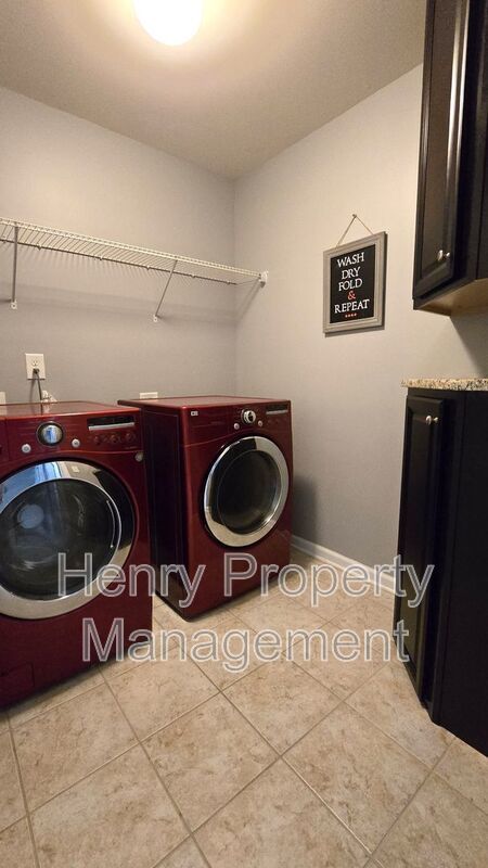 Stunning 3-Bedroom Brick End Unit Townhome in West Cary property image