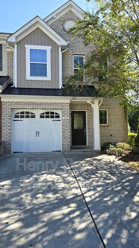 Stunning 3-Bedroom Brick End Unit Townhome in West Cary property image
