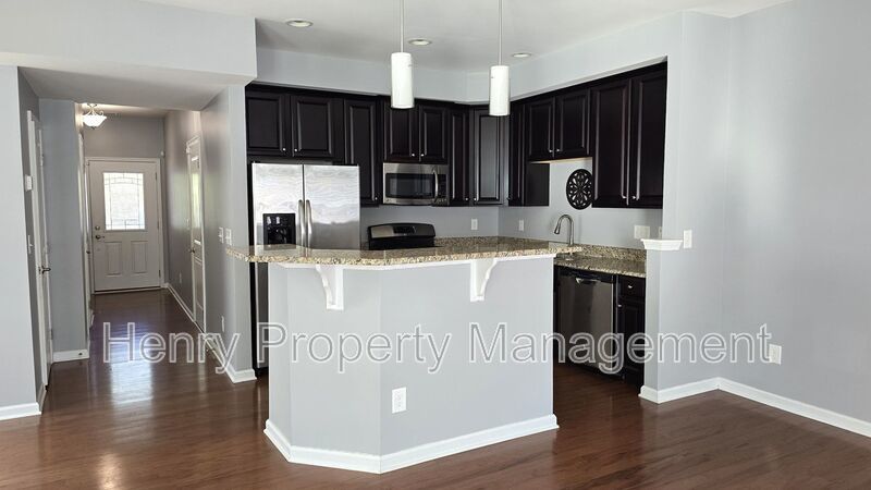 Stunning 3-Bedroom Brick End Unit Townhome in West Cary property image