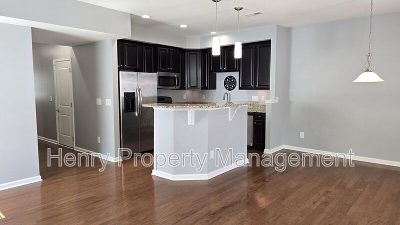 Stunning 3-Bedroom Brick End Unit Townhome in West Cary property image