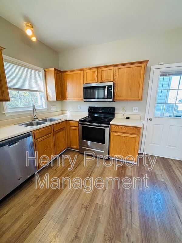 MOVE-IN SPECIAL: 2ND MONTH'S RENT 1/2 OFF!!! 3 Bedroom Home in Waterford Landing Subdivision, Raleigh property image