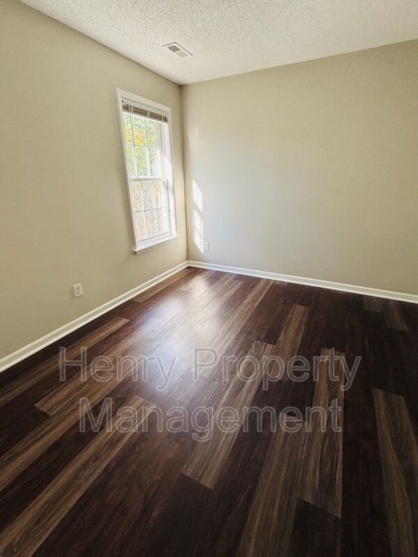 MOVE-IN SPECIAL: 2ND MONTH'S RENT 1/2 OFF!!! 3 Bedroom Home in Waterford Landing Subdivision, Raleigh property image