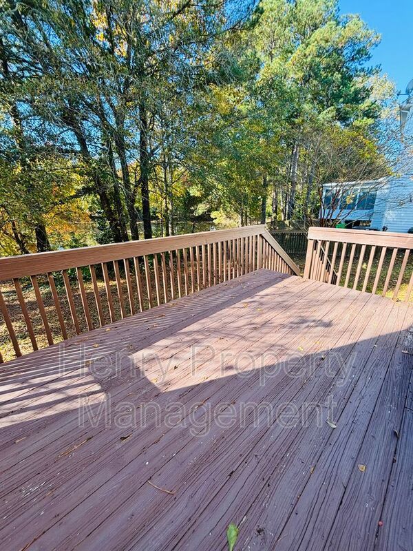 MOVE-IN SPECIAL: 2ND MONTH'S RENT 1/2 OFF!!! 3 Bedroom Home in Waterford Landing Subdivision, Raleigh property image