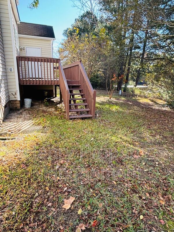 MOVE-IN SPECIAL: 2ND MONTH'S RENT 1/2 OFF!!! 3 Bedroom Home in Waterford Landing Subdivision, Raleigh property image