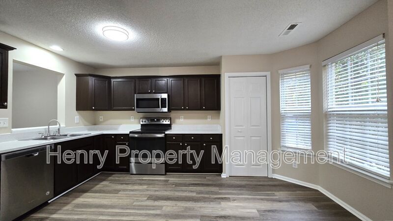 Three Bedroom Townhome off Kildaire Farm Rd in Cary property image