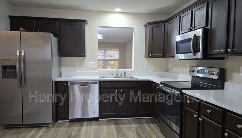 Three Bedroom Townhome off Kildaire Farm Rd in Cary property image