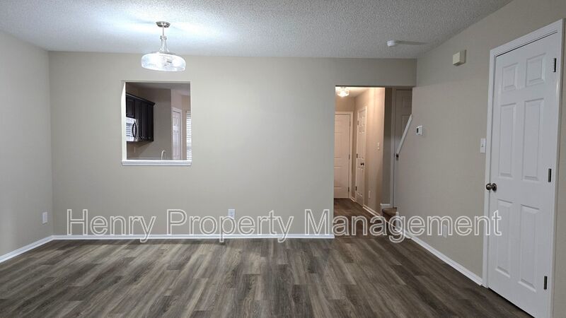 Three Bedroom Townhome off Kildaire Farm Rd in Cary property image