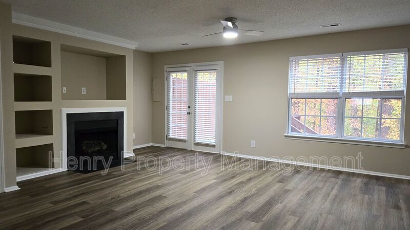 Three Bedroom Townhome off Kildaire Farm Rd in Cary property image