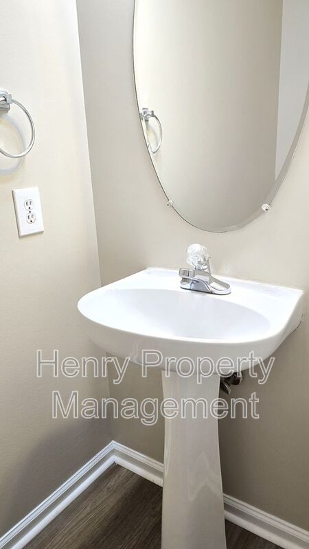 Three Bedroom Townhome off Kildaire Farm Rd in Cary property image