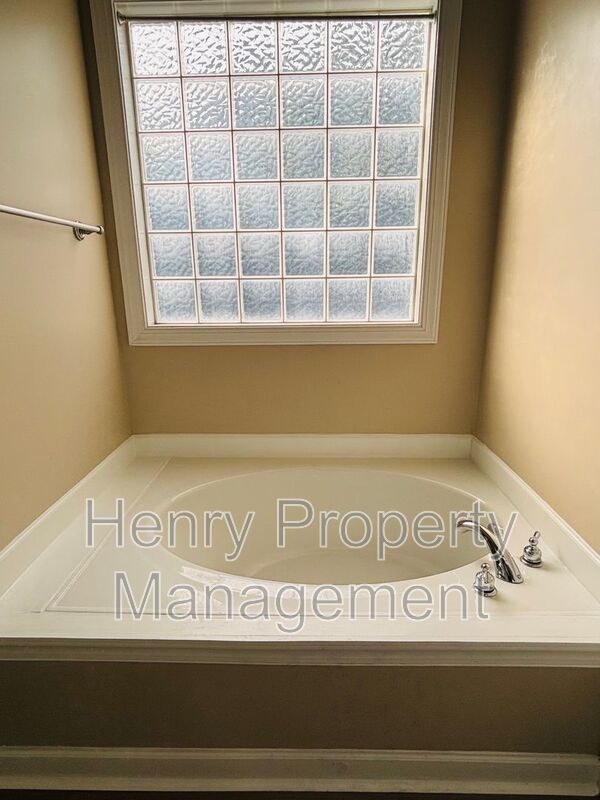 Spacious 3 Bedroom Home in Holly Glen Subdivision, Holly Springs property image