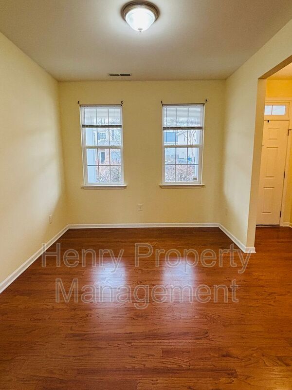 4 Bedroom Home in Tyron Place Subdivision, Raleigh property image