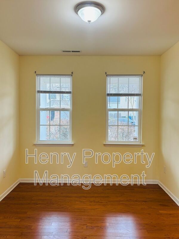 4 Bedroom Home in Tyron Place Subdivision, Raleigh property image