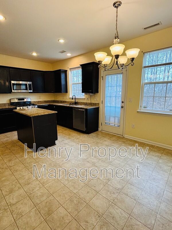 4 Bedroom Home in Tyron Place Subdivision, Raleigh property image