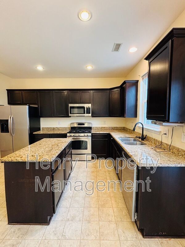 4 Bedroom Home in Tyron Place Subdivision, Raleigh property image