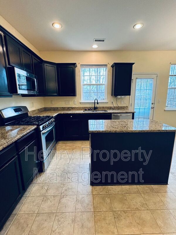 4 Bedroom Home in Tyron Place Subdivision, Raleigh property image