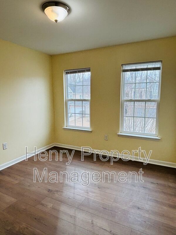 4 Bedroom Home in Tyron Place Subdivision, Raleigh property image