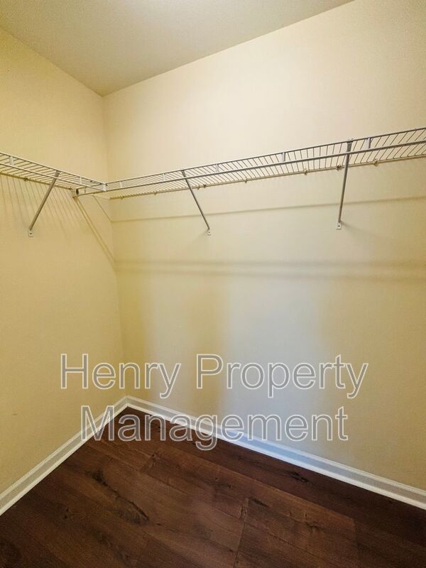 4 Bedroom Home in Tyron Place Subdivision, Raleigh property image