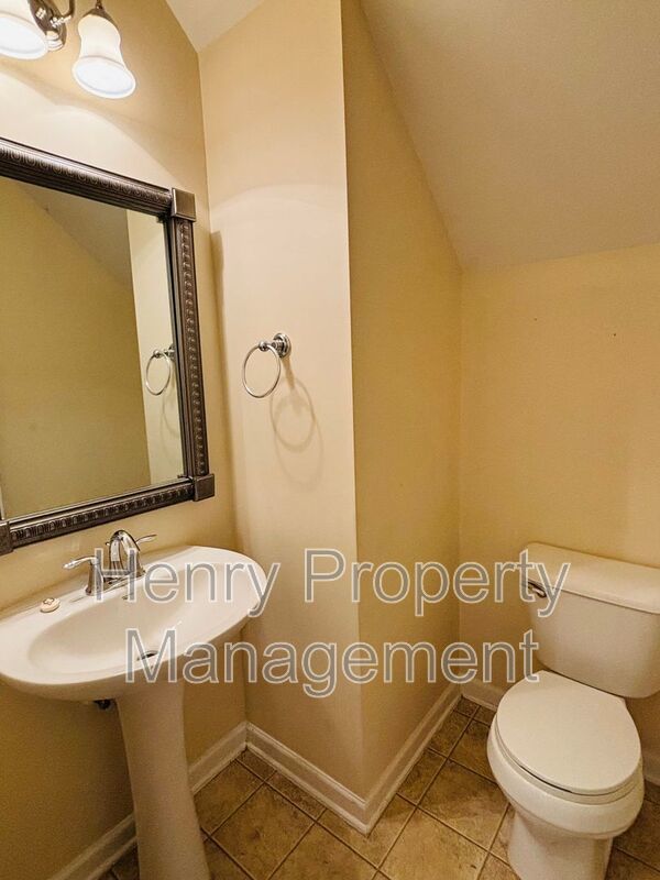 4 Bedroom Home in Tyron Place Subdivision, Raleigh property image