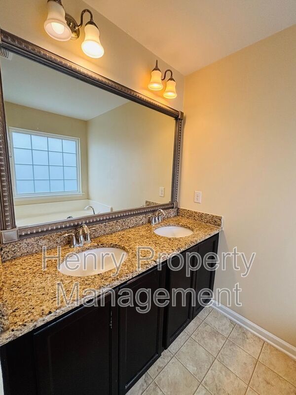 4 Bedroom Home in Tyron Place Subdivision, Raleigh property image