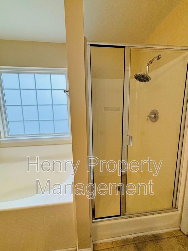 4 Bedroom Home in Tyron Place Subdivision, Raleigh property image