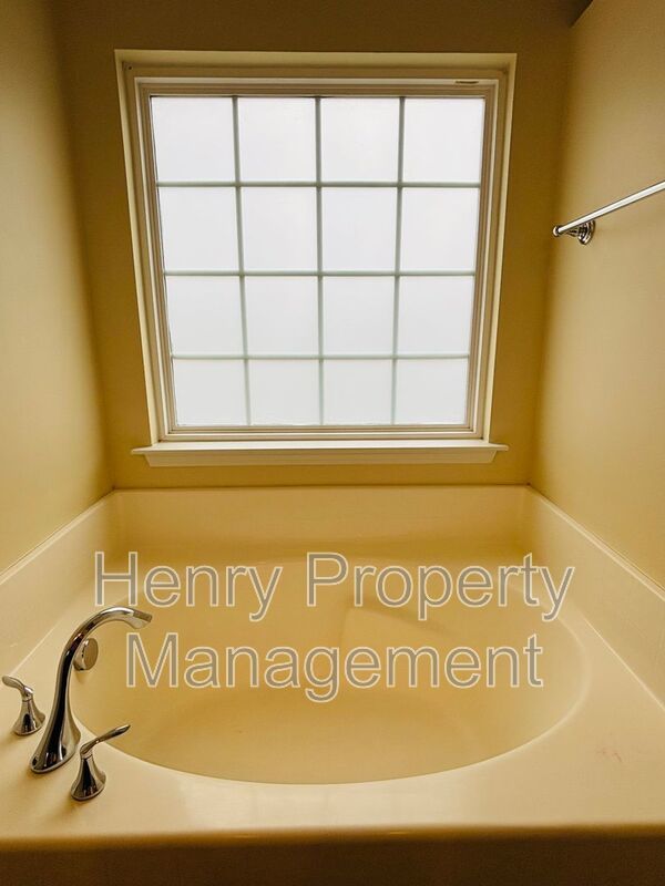 4 Bedroom Home in Tyron Place Subdivision, Raleigh property image