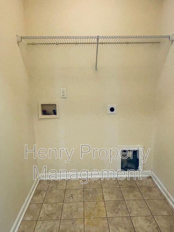 4 Bedroom Home in Tyron Place Subdivision, Raleigh property image