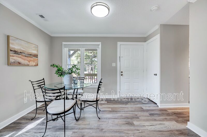 Two Bedroom Condo in Carmichael Condos Subdivision, Cary property image