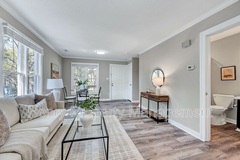 Two Bedroom Condo in Carmichael Condos Subdivision, Cary property image
