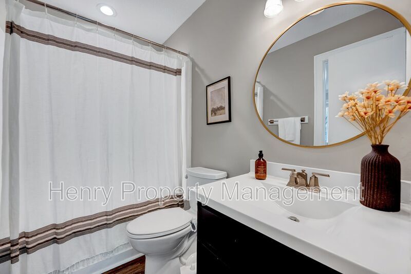 Two Bedroom Condo in Carmichael Condos Subdivision, Cary property image