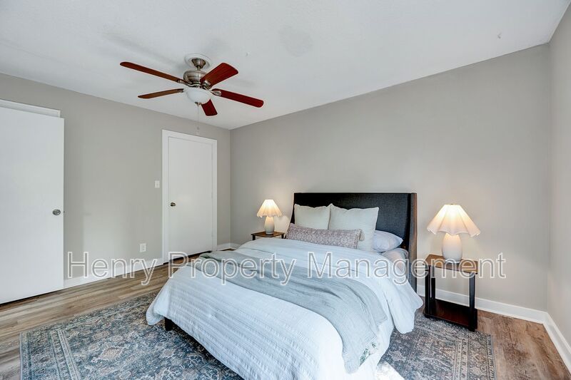 Two Bedroom Condo in Carmichael Condos Subdivision, Cary property image