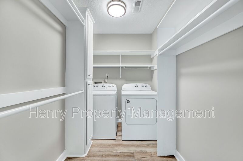 Two Bedroom Condo in Carmichael Condos Subdivision, Cary property image