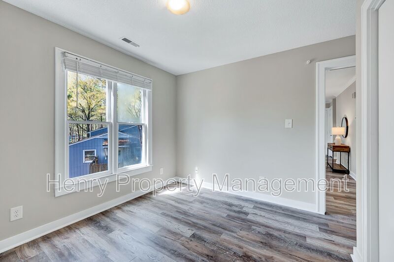 Two Bedroom Condo in Carmichael Condos Subdivision, Cary property image