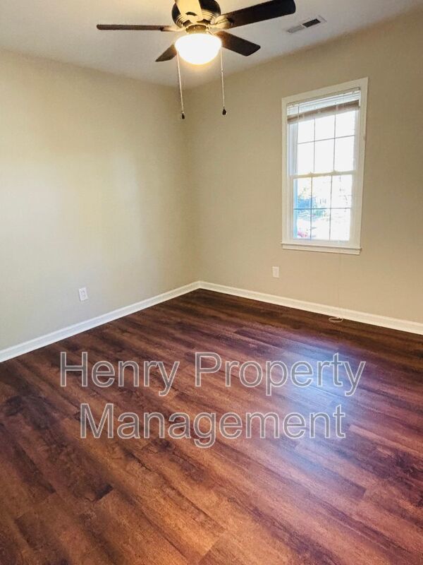 3 Bedroom Townhome in Village Green Subdivision, Cary property image