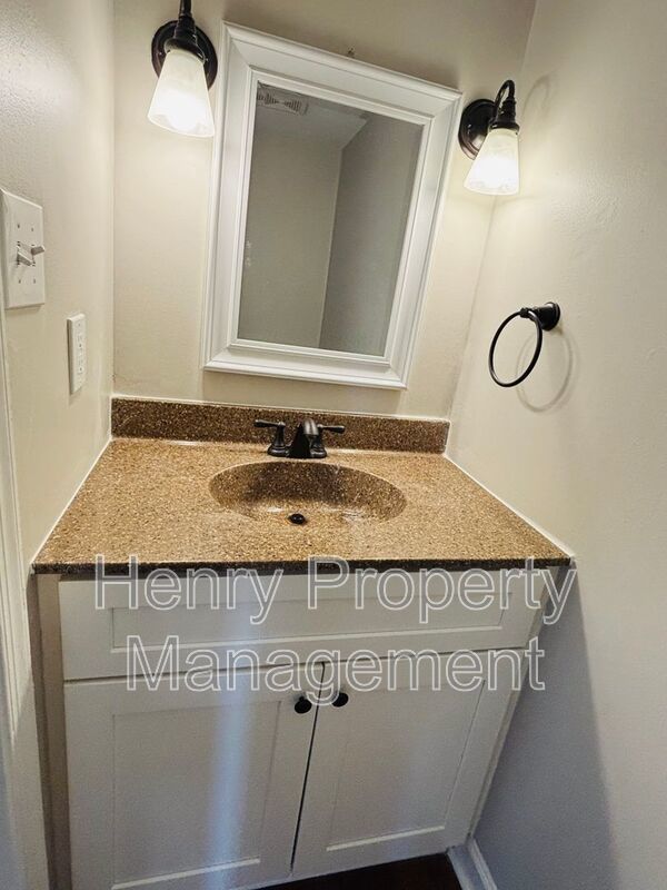 3 Bedroom Townhome in Village Green Subdivision, Cary property image