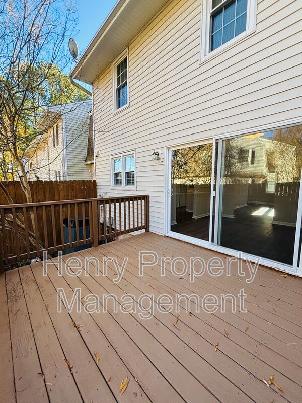 3 Bedroom Townhome in Village Green Subdivision, Cary property image