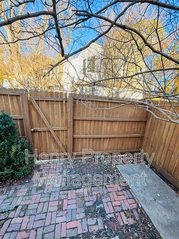 3 Bedroom Townhome in Village Green Subdivision, Cary property image