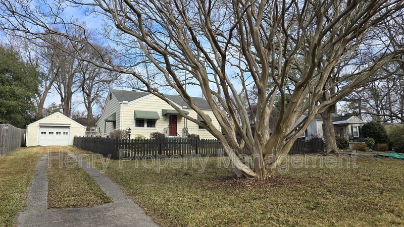 COMING SOON: Two bedroom Ranch Home in the heart of Downtown Cary property image