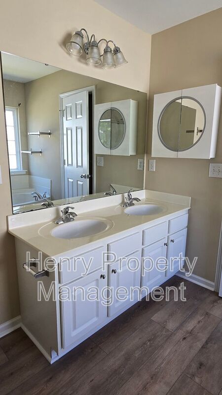 Four bedroom Home in Ravenstone Subdivision, Durham property image