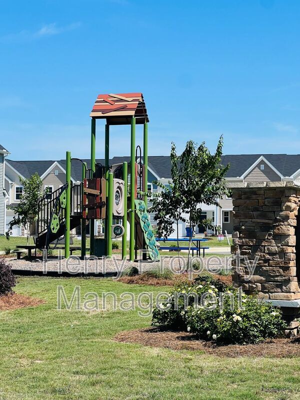 3 Bedroom Townhome in Finley Landing Subdivision, Smithfield property image