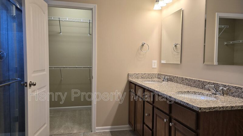 Five Bedroom Home in the Heart of Apex - Magnolia Walk Subdivision property image