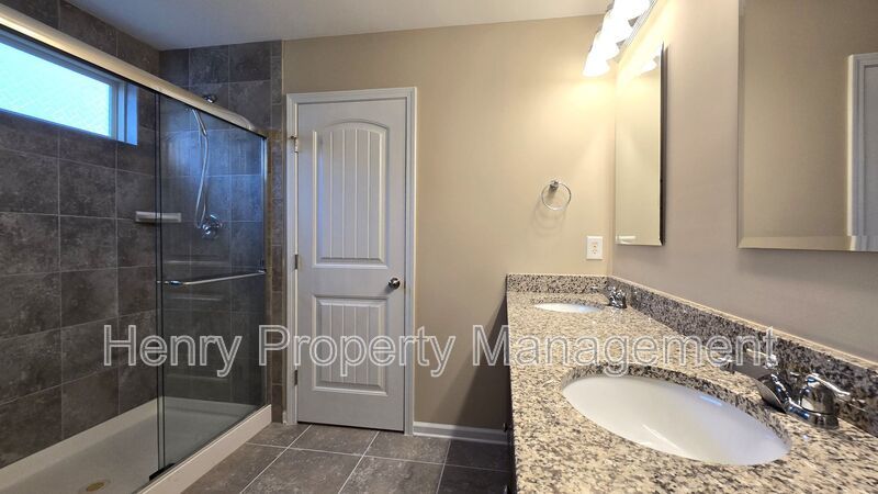 Five Bedroom Home in the Heart of Apex - Magnolia Walk Subdivision property image