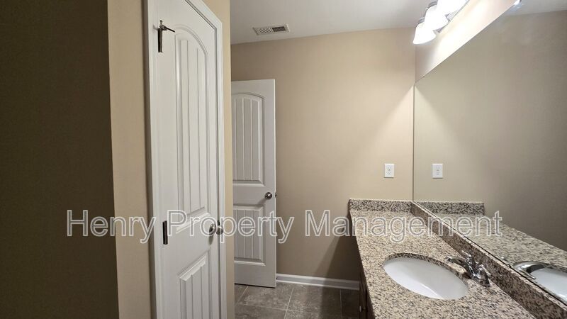 Five Bedroom Home in the Heart of Apex - Magnolia Walk Subdivision property image